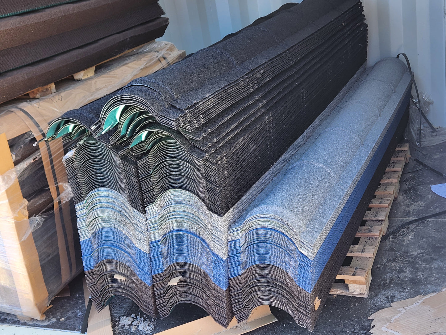 CIRCULAR RIDGECAP FOR STEEL SHINGLES