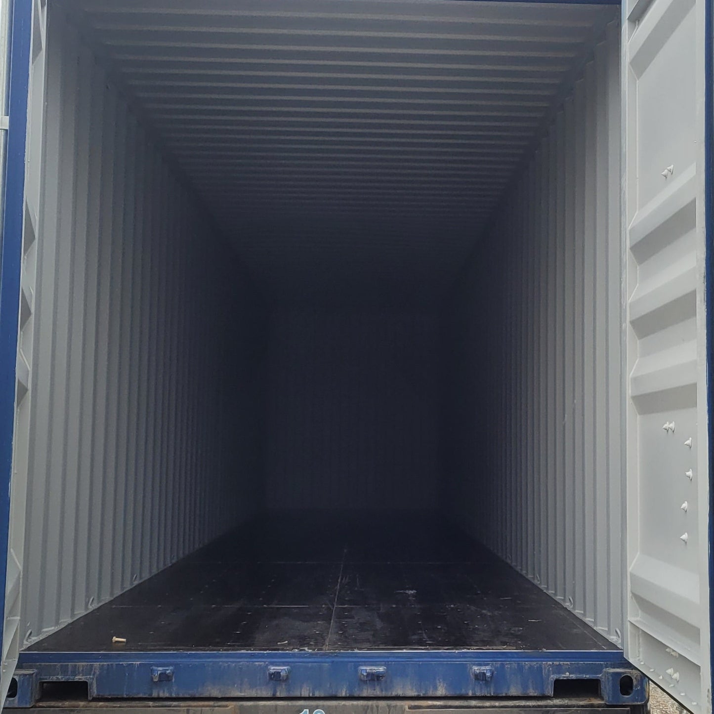 NEW 40FT HQ SEA / SHIPPING CONTAINERS