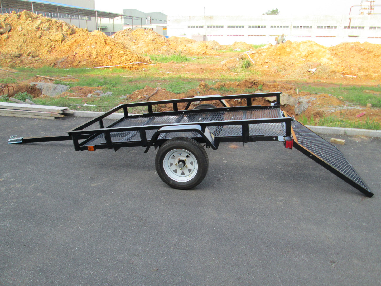 5x8 UTILITY TRAILER WITH GATES AND TILT! BLACK