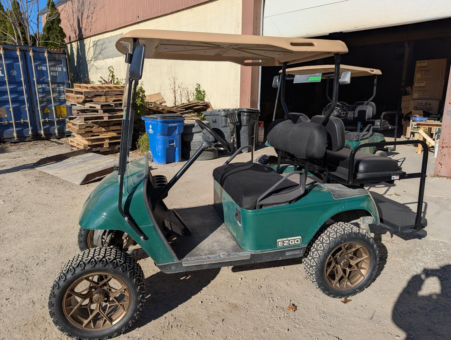 2011 EZGO TXT LIFTED GOLF CART WITH NEW TIRES,NEW RIMS & NEW REAR SEAT ezgo