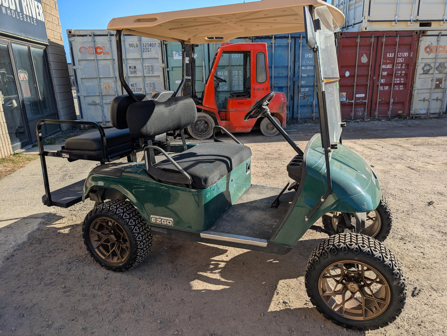 2011 EZGO TXT LIFTED GOLF CART WITH NEW TIRES,NEW RIMS & NEW REAR SEAT ezgo