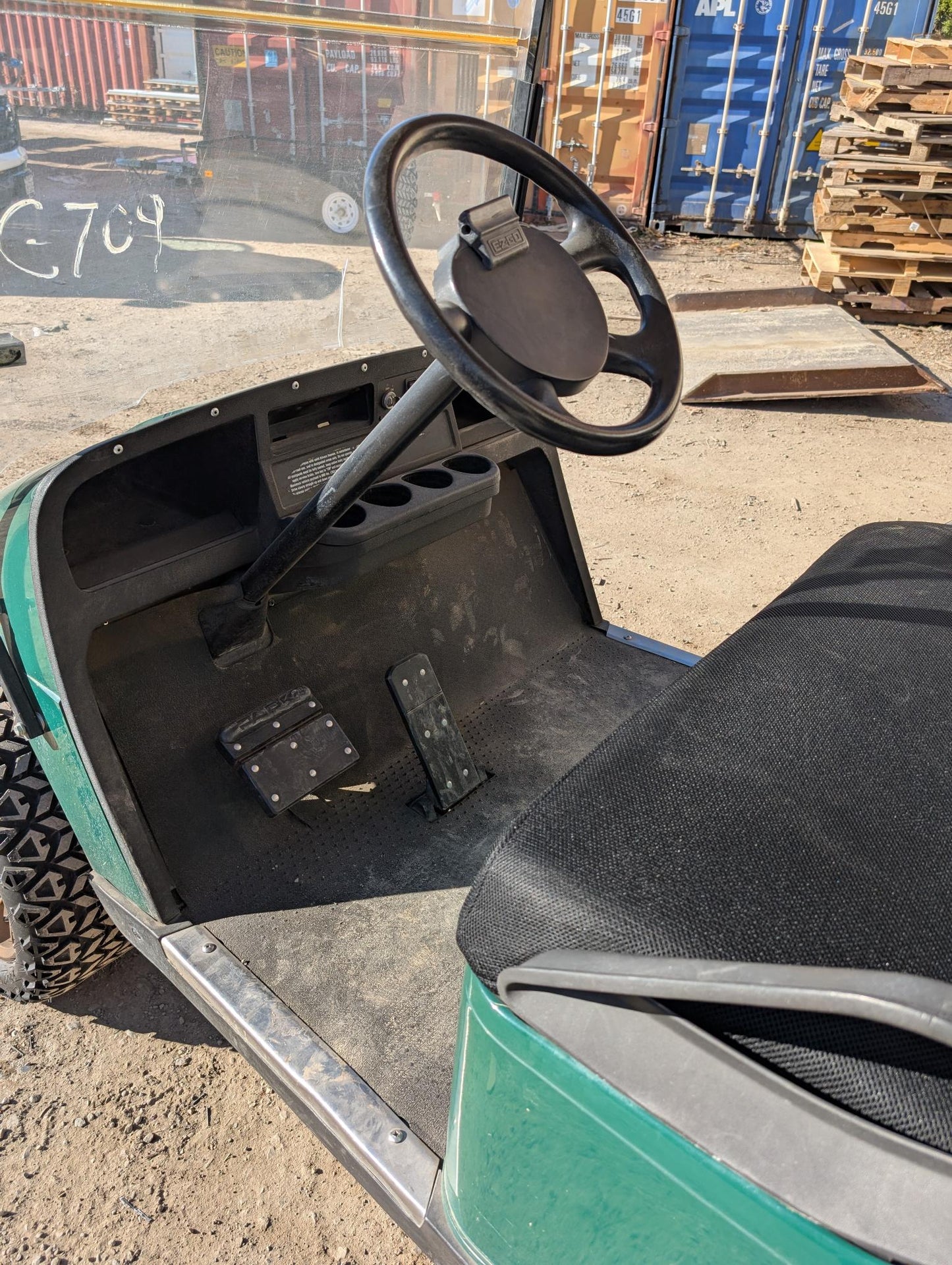 2011 EZGO TXT LIFTED GOLF CART WITH NEW TIRES,NEW RIMS & NEW REAR SEAT ezgo